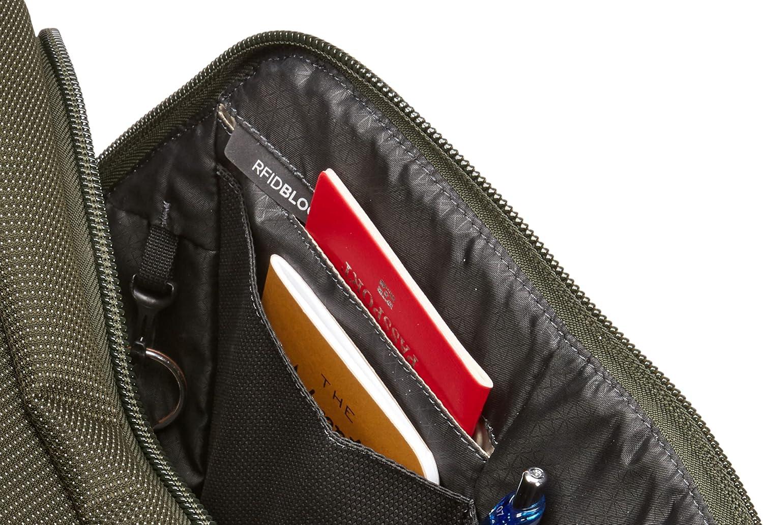 imageThule Crossover 2 Boarding BagForest Night