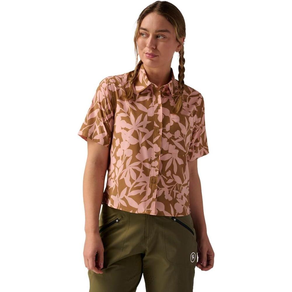 imageBackcountry Slickrock ShortSleeve ButtonUp Jersey  WomensRose Cloud Floral Print